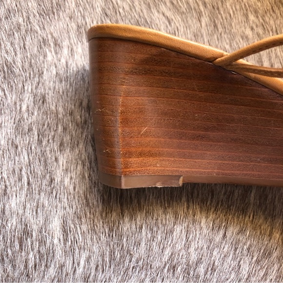 White mountain tan genuine leather strappy sandals carved wood heel 2.5” size 9 - Picture 3 of 8